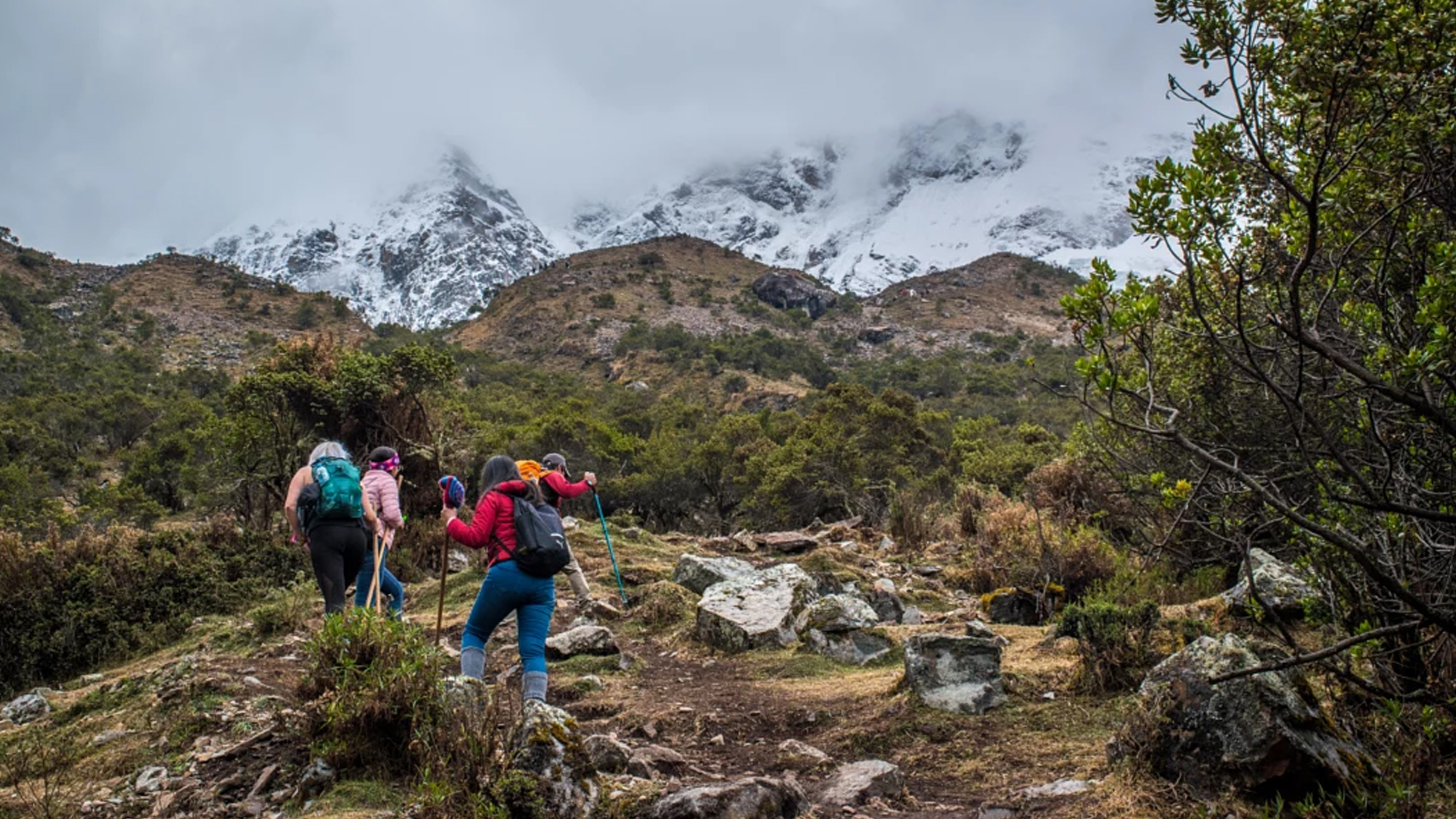 lago humantay lake cusco peru viajes mollepata soraypampa tours 1 dia caminata aventura