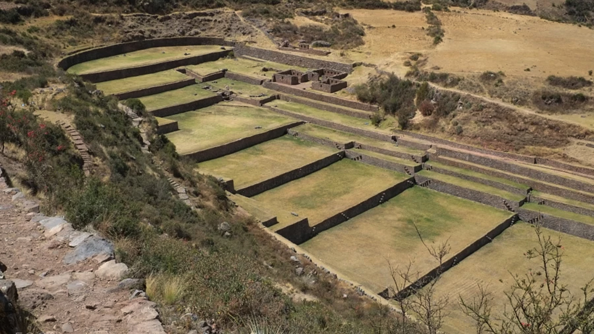 valle sur cusco viajes peru Esta zona geográfica de viajes a cusco reúne importantes destinos como Tipón, Piquillacta, Andahuaylillas, Oropesa, Huaro y más. Para visitar estos atractivos en solo un día existen algunos tours recomendables como el Tour Valle Sur del Cusco o el Circuito del Barroco Andino - Peru